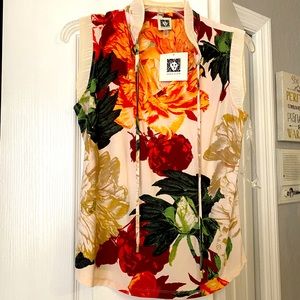 Brand new Anne Klein floral sleeveless top. Small.
